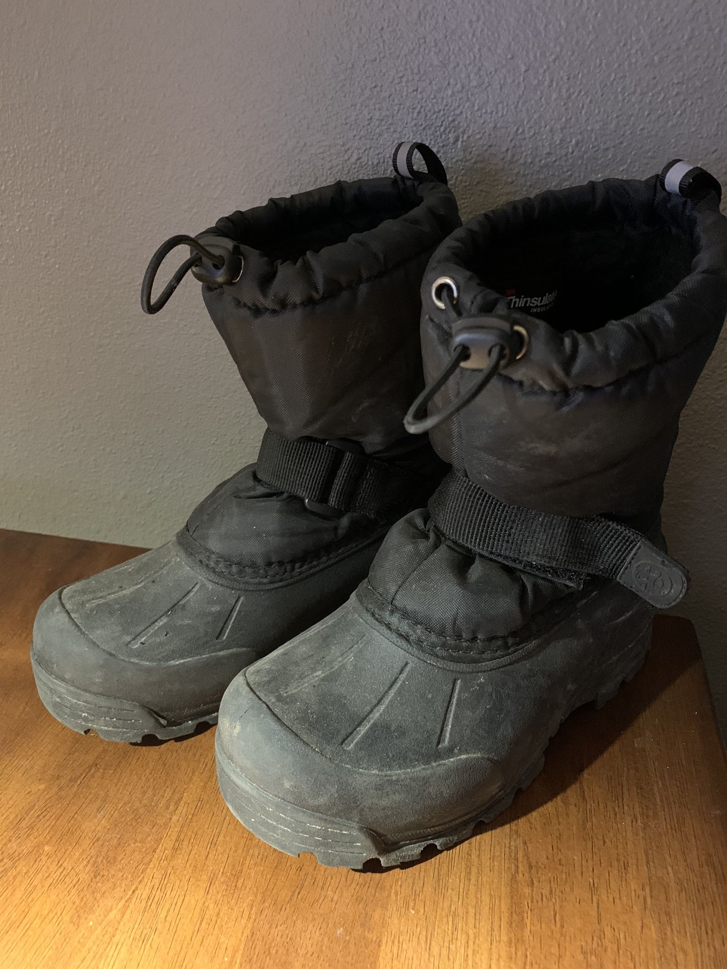 **Kids/Youth snow boots- size 2**