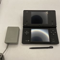 Nintendo DSi Black Handheld System w stylus + Charger excellent condition