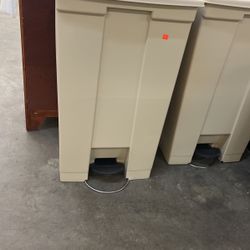 Commercial Trash Can 