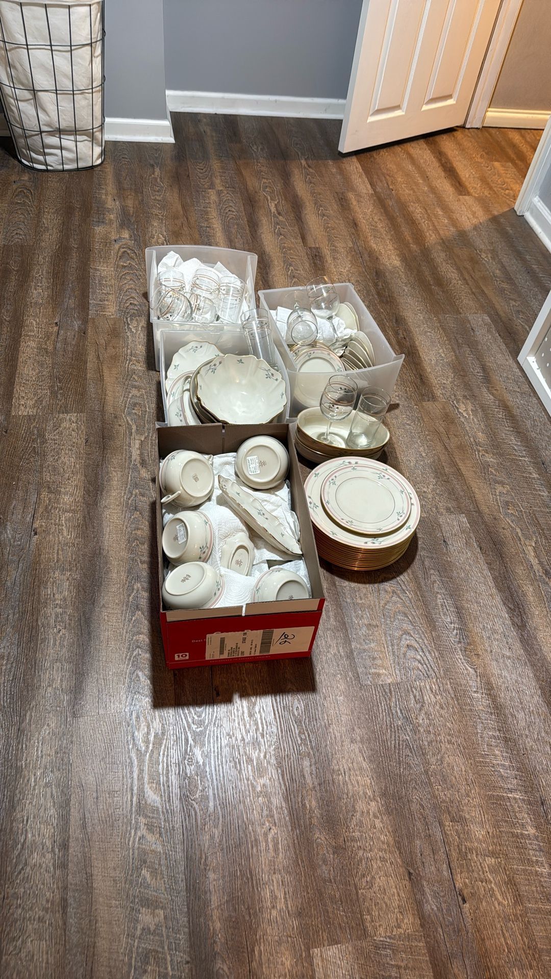 Full Set Of China / Rose Manner / Lenox