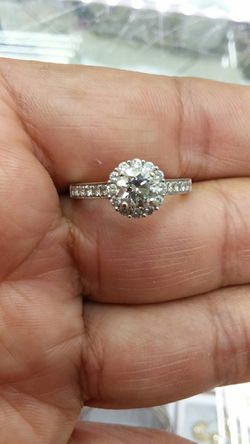 18k white gold Engagement ring center diamond .60 sides .75 vs Diamonds 5 GRAMS