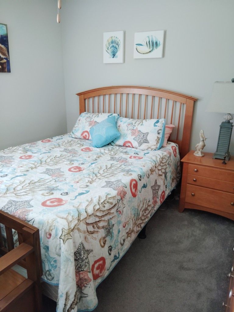 Queen Bedroom Set with Mattress