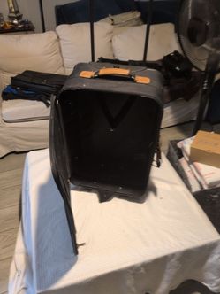 Verdi luggage with wheels and handle