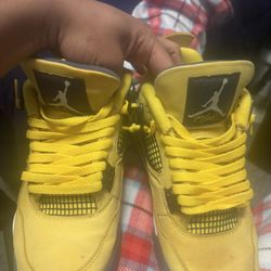 Jordan 4 lightnings (size 9,5)
