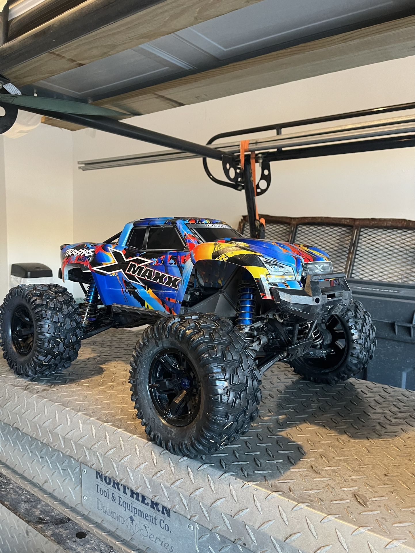 TRAXXAS 8S XMAXX 5065 Mph, Batteries And Charger Included With Remote for Sale in San Antonio