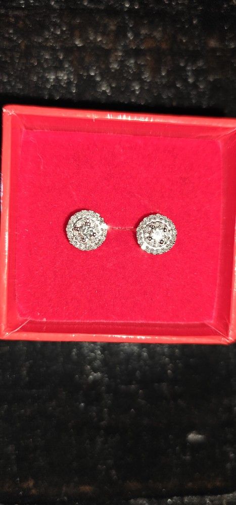 10k White Gold Cluster Diamond  Earrings 