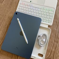Apple iPad 10th Generation 256GB  With  Keyboard case and Pencil  
