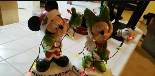 Xmas Mickey And Minnie Lights Up Both $20