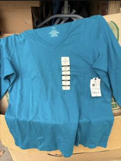 Woman shirt Vneck