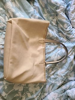 2 beige totes