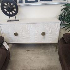 Farmhouse white cabinet w/ 4 drawers