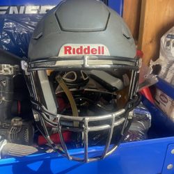 YOUTH LARGE SPEEDFLEX FOR SALE  YOUTH FOOTBALL HELMET 