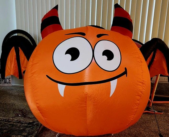 HALLOWEEN FRONT YARD EMOJI DECORATION 