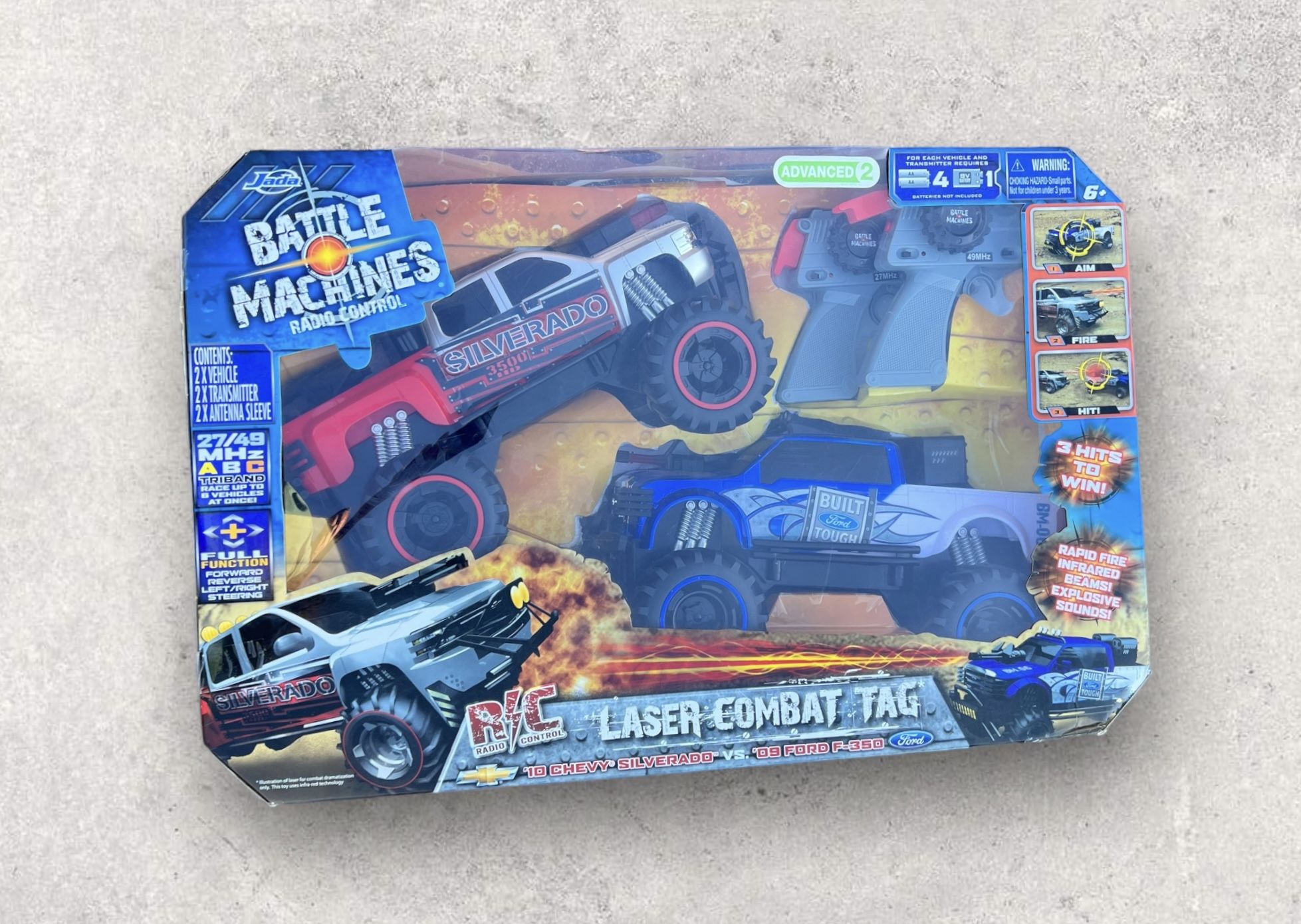 JADA RADIO CONTROL BATTLE MACHINES '10 CHEVY SILVERADO VS '09 FORD F-350 R/C • New