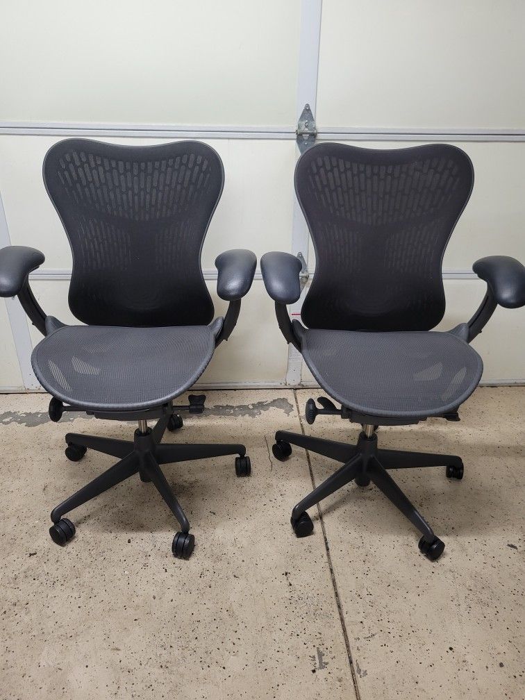 Herman Miller Mirra 2 Ergonomic Computer Desk Office Chair, Almost NEW