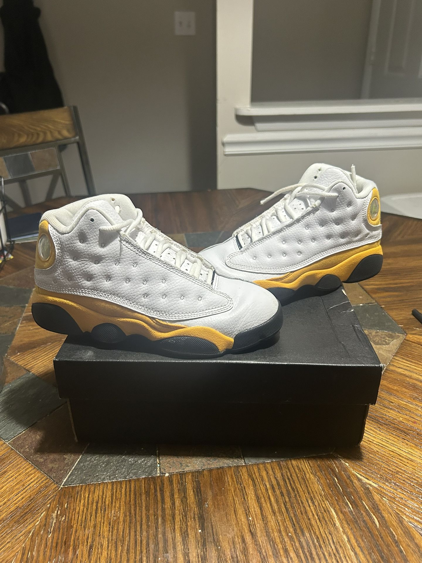 Kids Sneakers/cleats