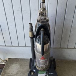 BISSELL Bagless Upright Vacuum Cleaner 12Amps 15" WIDE PATH Extended Handtool can extend to 10ft+ to vacuum up in the ceiling

Working Good

San Jose 
