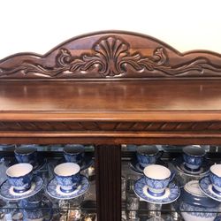 REDUCED! Flawless China Hutch with Lighting
