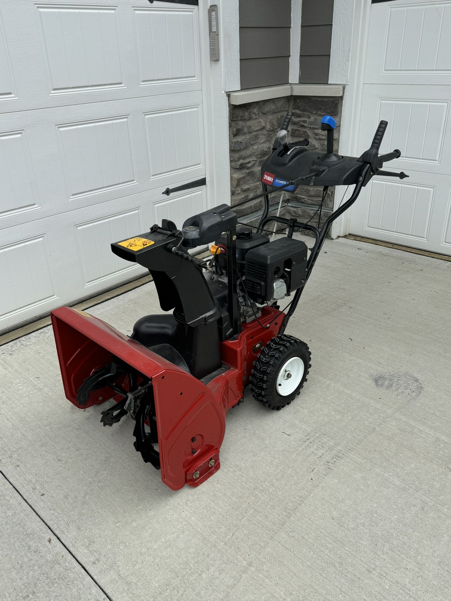 TORO POWER MAX 724 OE SNOW BLOWER