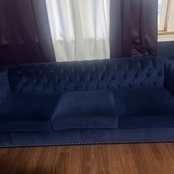 MOVING COUCHES FURNITURE SALE