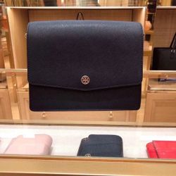 NWT Tory Burch Robinson Shoulder Bag Black