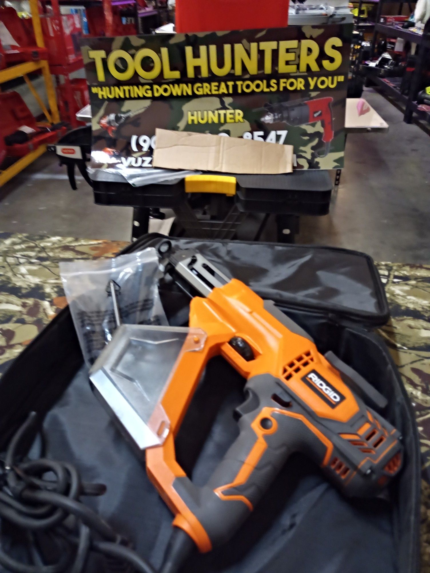 NEW RIDGID 3700 RPM COLLATED DRYWALL AND DECK SCREWGUN !! POWERFUL MOTOR TO SINK SCREWS UP TO 3"