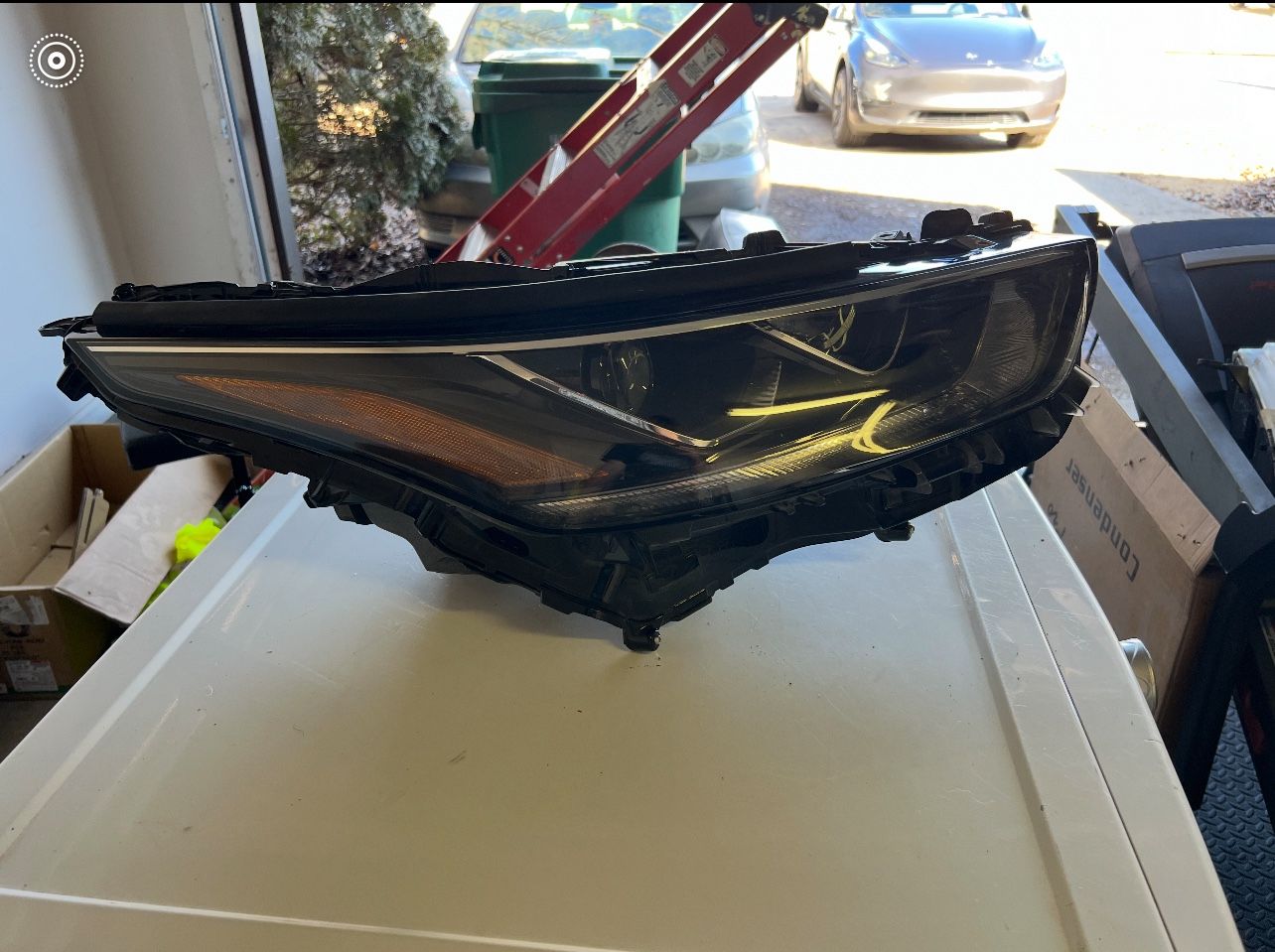 OEM Toyota Highlander PASSENGER side headlight 2020-2022