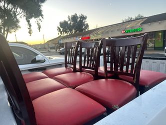 Se Venden 20 Sillas En Buen Estado