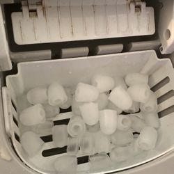 Portable tabletop Ice Maker