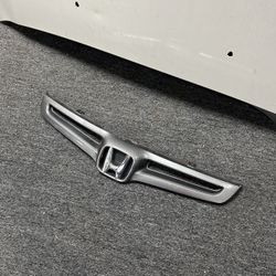 2003-2007 Honda Accord  Front Grille Insert with Emblem 71120-SDA OEM 