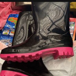 Rain Boots For Women And Youth Size 7 Perfect For Winter Outdoors