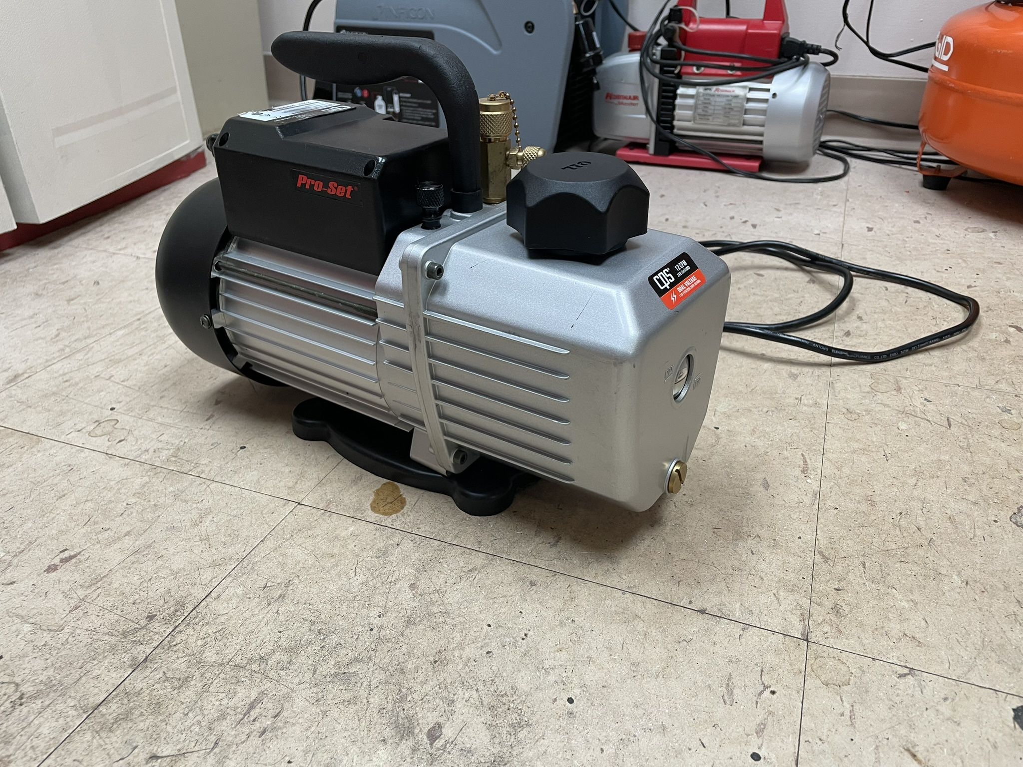 PRO SET - VACUUM PUMP- Like New Conditions