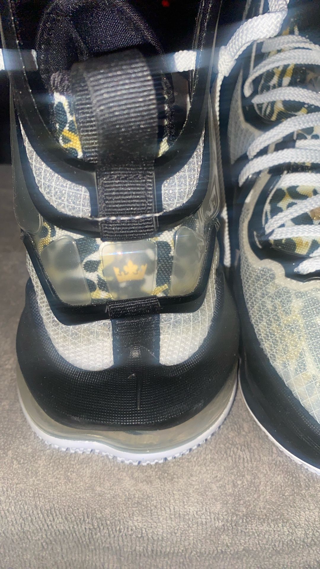 LEBRON 19 SE GS 'WHITE METALLIC GOLD'