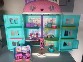 Gabby dollhouse/accessories