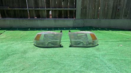 2015 Dodge Ram headlights