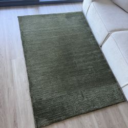 green rug 