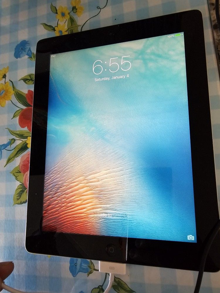 Apple Ipad 3rd Generation 16gb 9.7 Size Screen Like New Condition