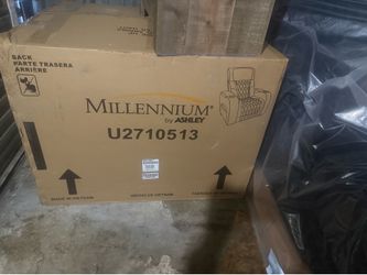 BRAND NEW MASSAGE CHAIR