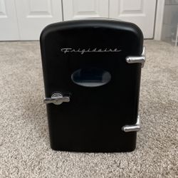 Mini Fridge Black. 
