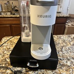 Keurig Coffee Maker + K-Cup Drawer + Manual (Great Condition!)