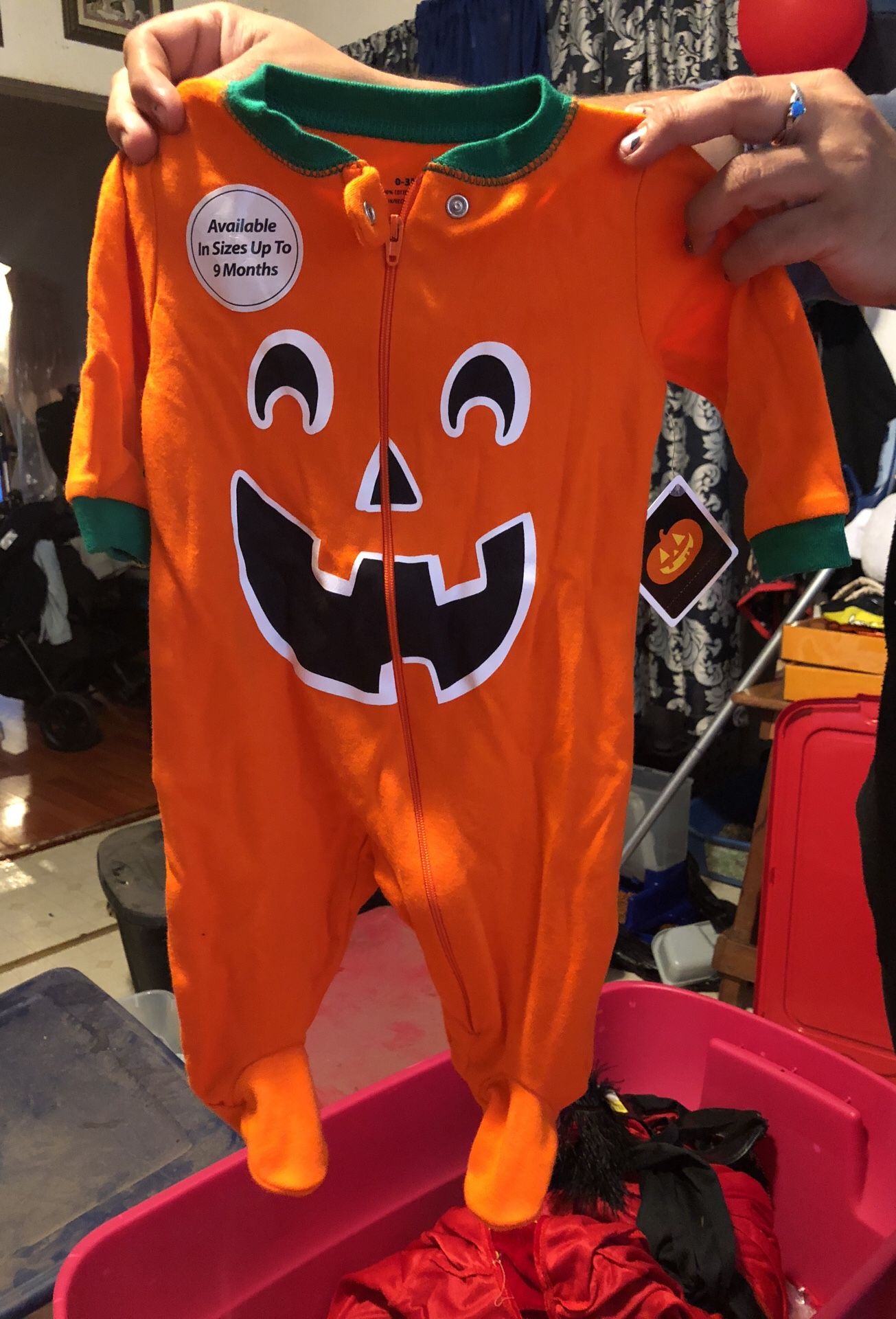 Baby pumpkin body suit