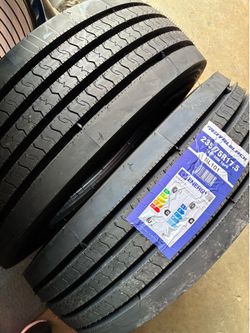 235/75/R17.5.    ROYALBLACK  Nueva