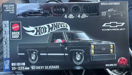 Hot Wheels Mattel Brick Shop '83 Chevy Silverado Building Set