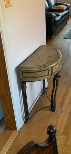 Decorative table