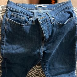 Womens Levi’s jeans 