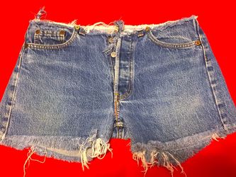 Sexy! LEVI’S 501 Button-Fly Daisy Duke Cut-Offs!