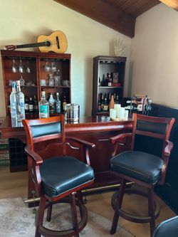 Solid Wood Home Bar Set with 2 Swivel Stools – Cherry / Mahogany Finish (Pristine Condition)