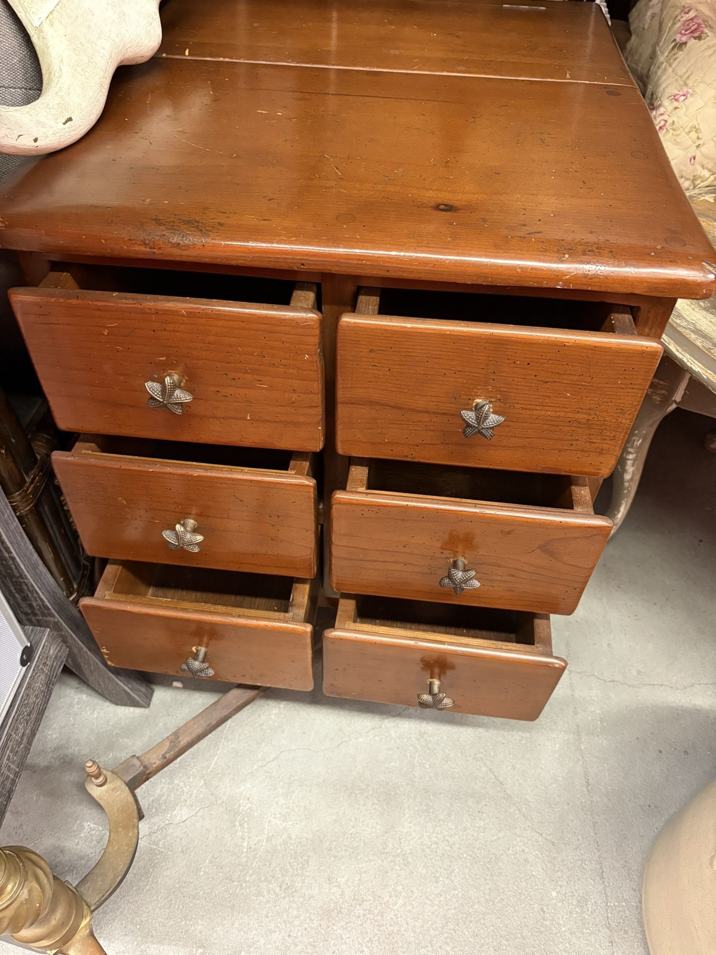 Vintage end table/bedside stand/table/6 drawer table/