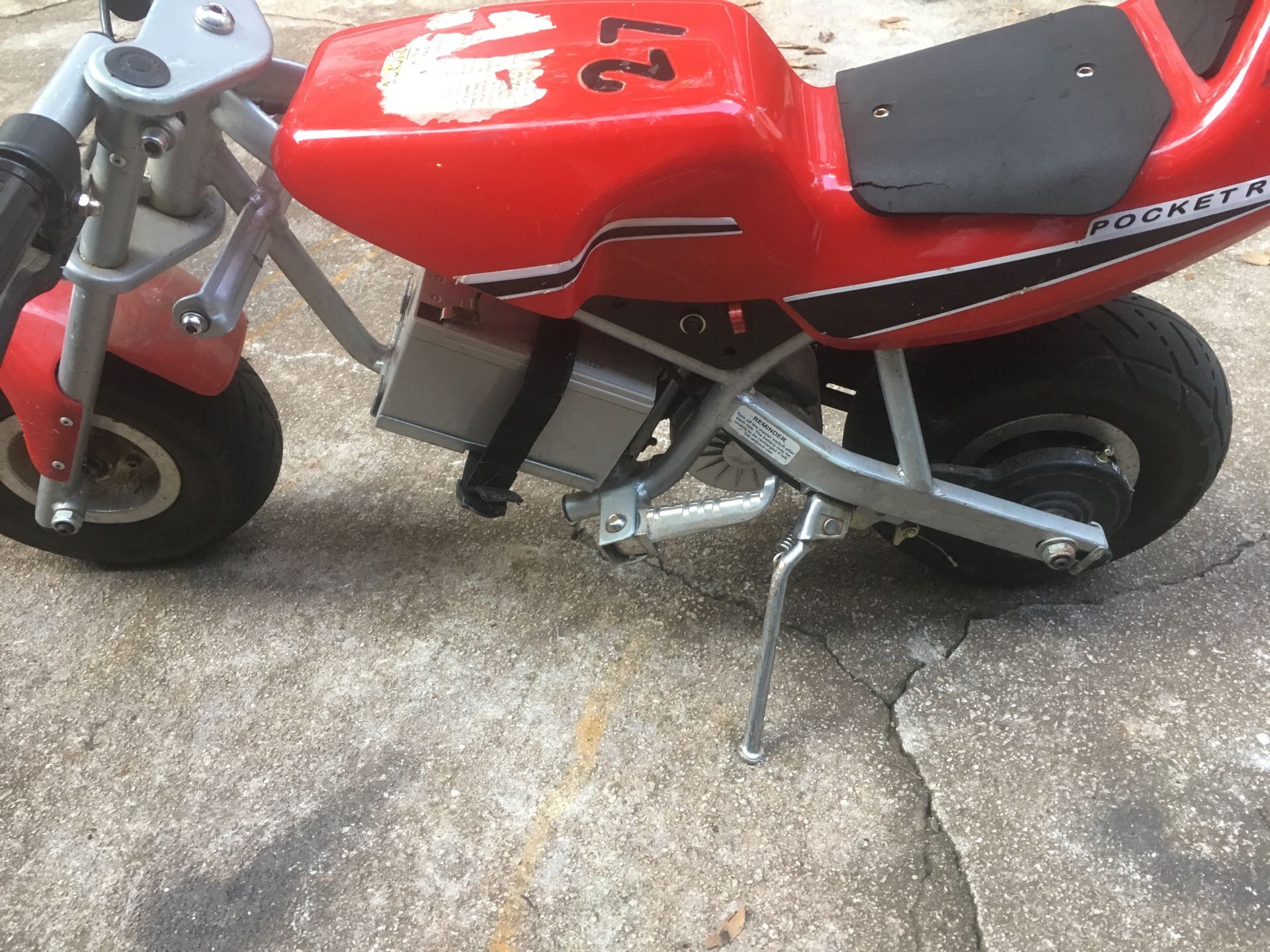 Razor pocket rocket mini 24v motorcycle