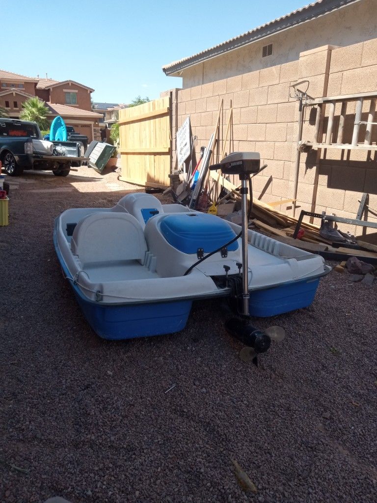 Super Clean 4 Person Peddle Boat With A Minn Kota 3hp Trolling Motor,,$300